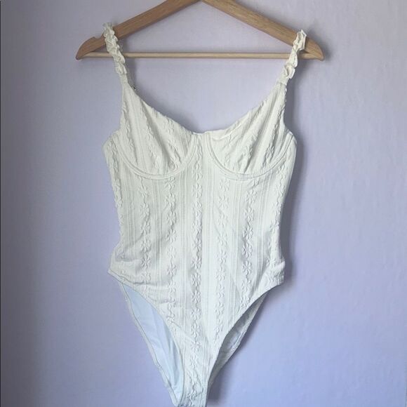 NWT LPA White Tonal Floral Textured One-Piece Swimsuit Medium - Picture 2 of 8